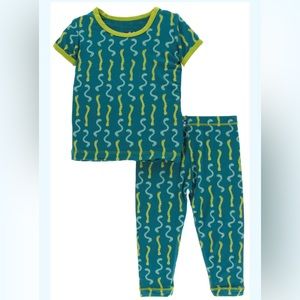 Kickee Pants Pajama Set in oasis worms, size 10